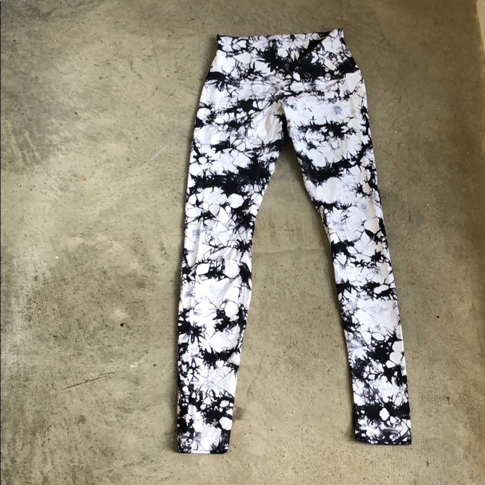 Lululemon tie dye Wunder Under leggings size 6